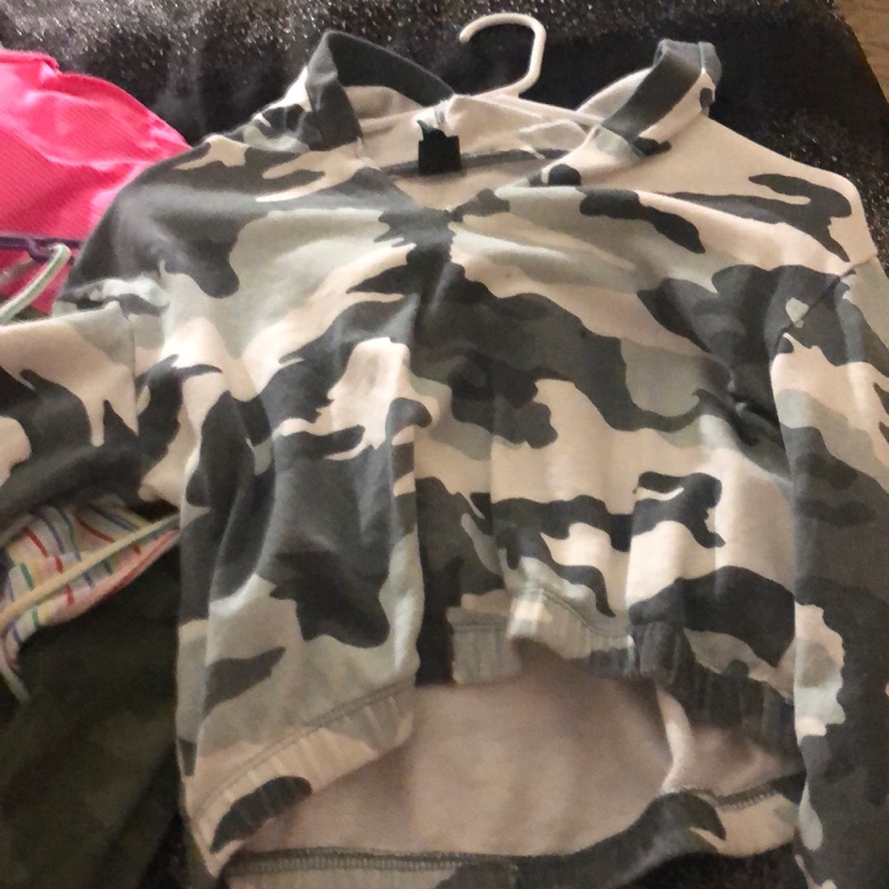 Camo crop top